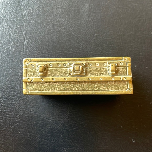 Louis Vuitton trunk paperweight. - Picture 2 of 12